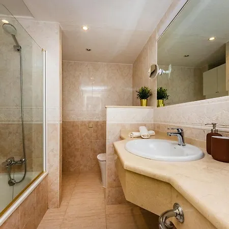 Private Pyr By The Promenade - Shared Pool Available