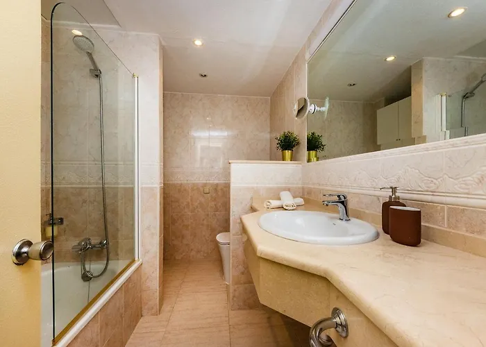 Private Pyr By The Promenade - Shared Pool Available