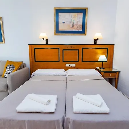 Private Pyr By The Promenade - Shared Pool Available פואנגירולה