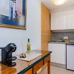 Апартаменты Private Pyr By The Promenade - Shared Pool Available Фуэнхирола