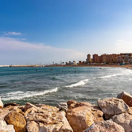 Апартаменты Private Pyr By The Promenade - Shared Pool Available *