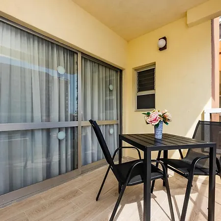 Апартаменты Private Pyr By The Promenade - Shared Pool Available Фуэнхирола